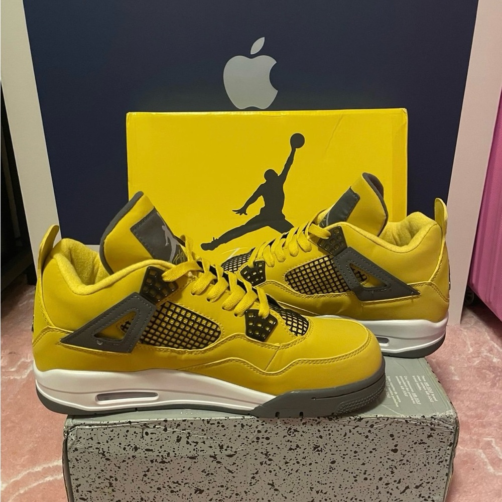 Jordan 4 retro lightning